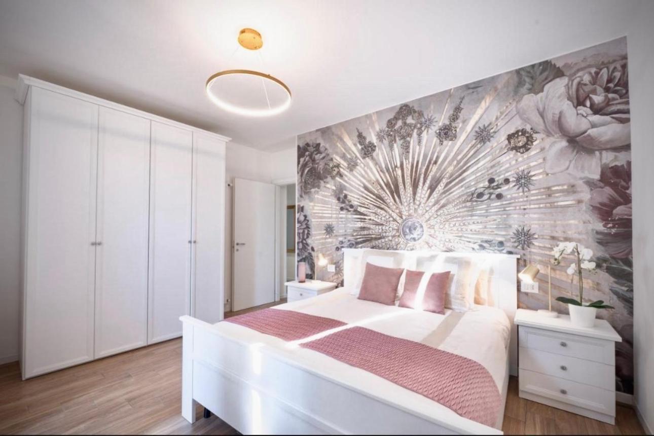 Lora Diamond ,free Parking, Self Check In,3 Como